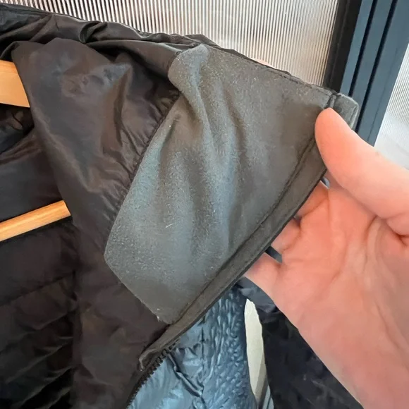 Patagonia Women's Black Insulated Hoody - Picture 5 of 11